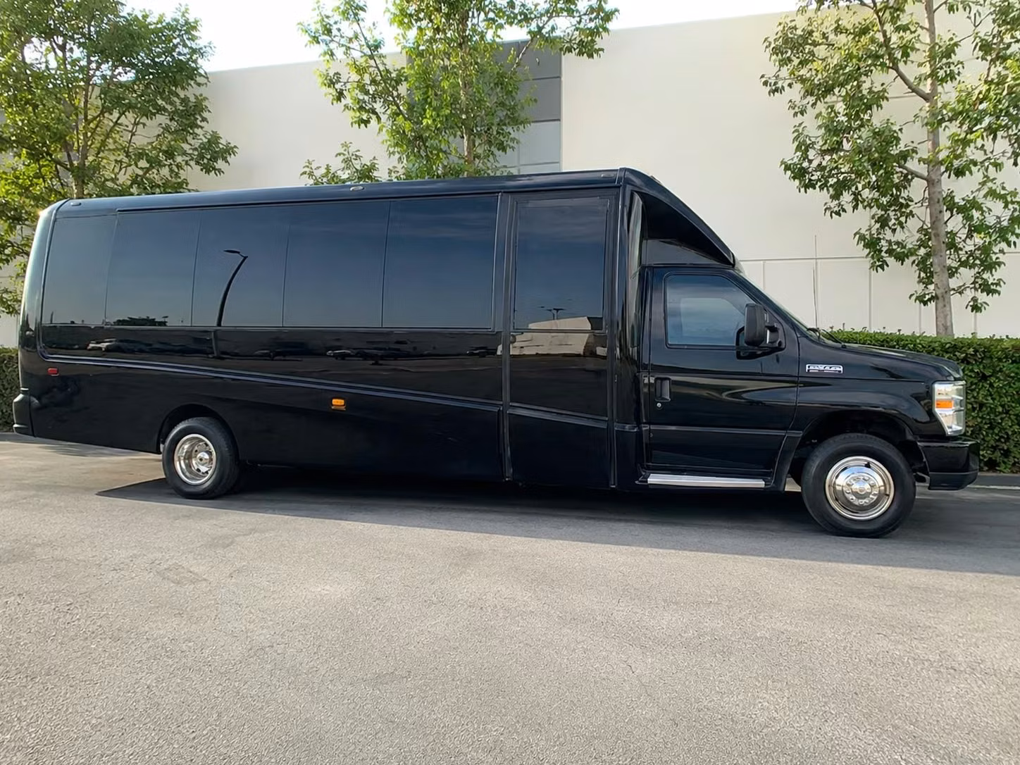 minibus and charter bus options for canyon country and saugus prom groups